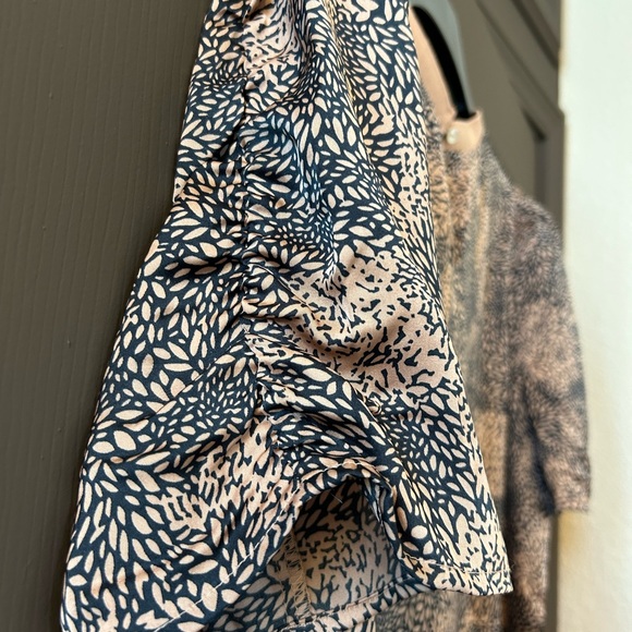 Patterned Rushed Sleeve Blouse - Picture 3 of 6